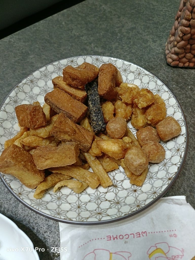 【新莊美食】建誼現滷滷味新莊總店&芳味大Size的雞排都好好吃