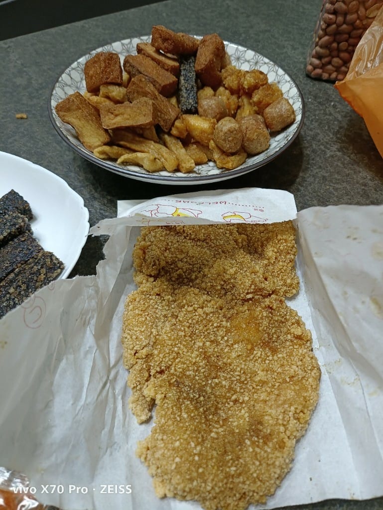 【新莊美食】建誼現滷滷味新莊總店&芳味大Size的雞排都好好吃