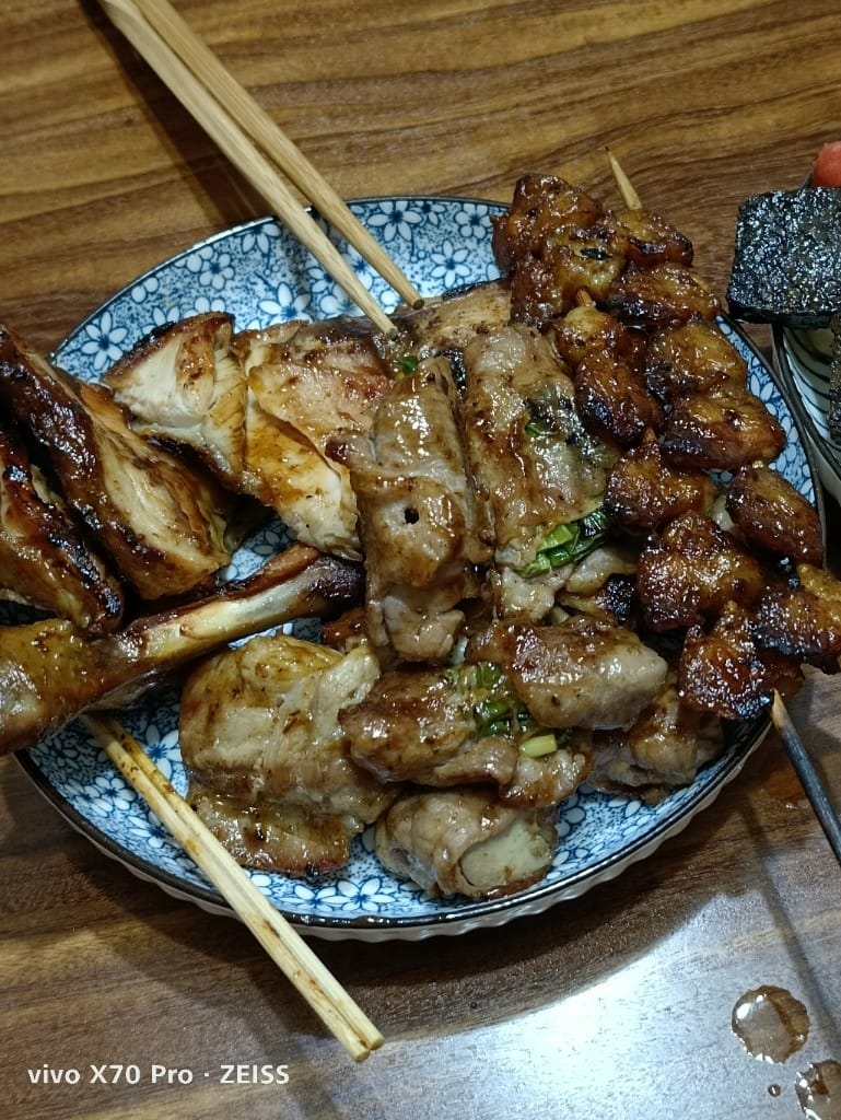 【新莊美食】純木炭碳烤，平價又帶碳香的好吃烤肉🤤
