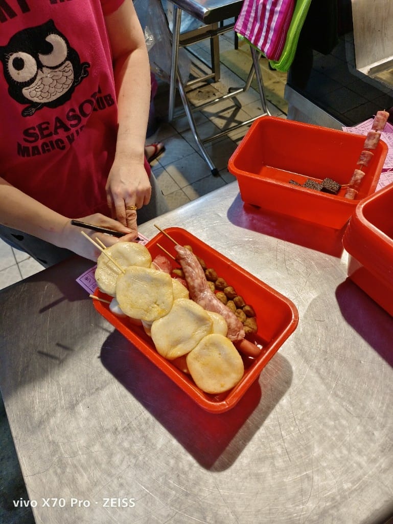 【新莊美食】純木炭碳烤，平價又帶碳香的好吃烤肉🤤