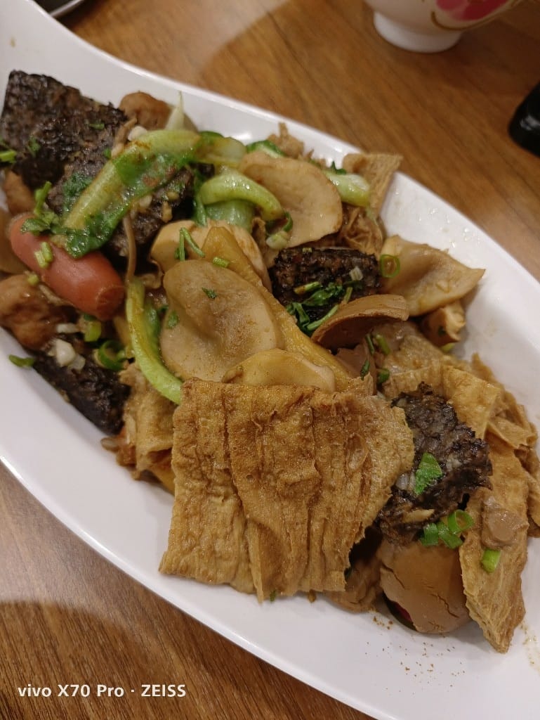 【新莊美食】建誼現滷滷味新莊總店&芳味大Size的雞排都好好吃