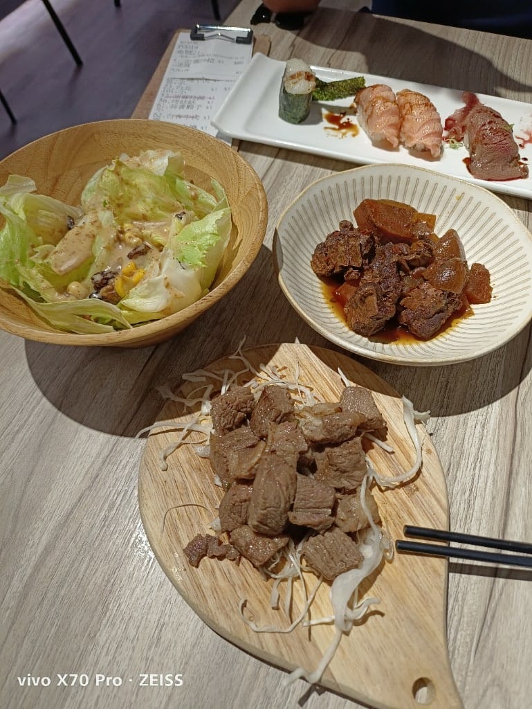 【桃園美食】樂壽司Raku美式壽司專賣，美式壽司輕鬆吃回本😸
