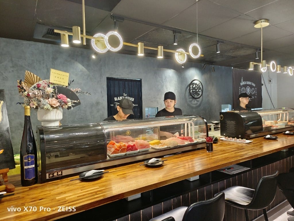 【桃園美食】樂壽司Raku美式壽司專賣，美式壽司輕鬆吃回本😸