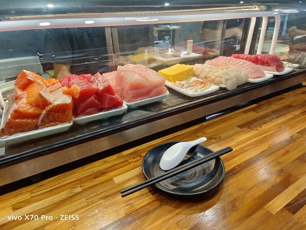【桃園美食】樂壽司Raku美式壽司專賣，美式壽司輕鬆吃回本😸