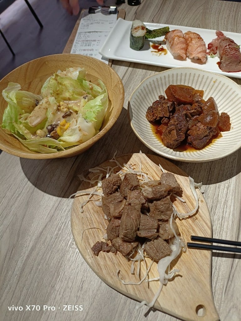 【桃園美食】樂壽司Raku美式壽司專賣，美式壽司輕鬆吃回本😸