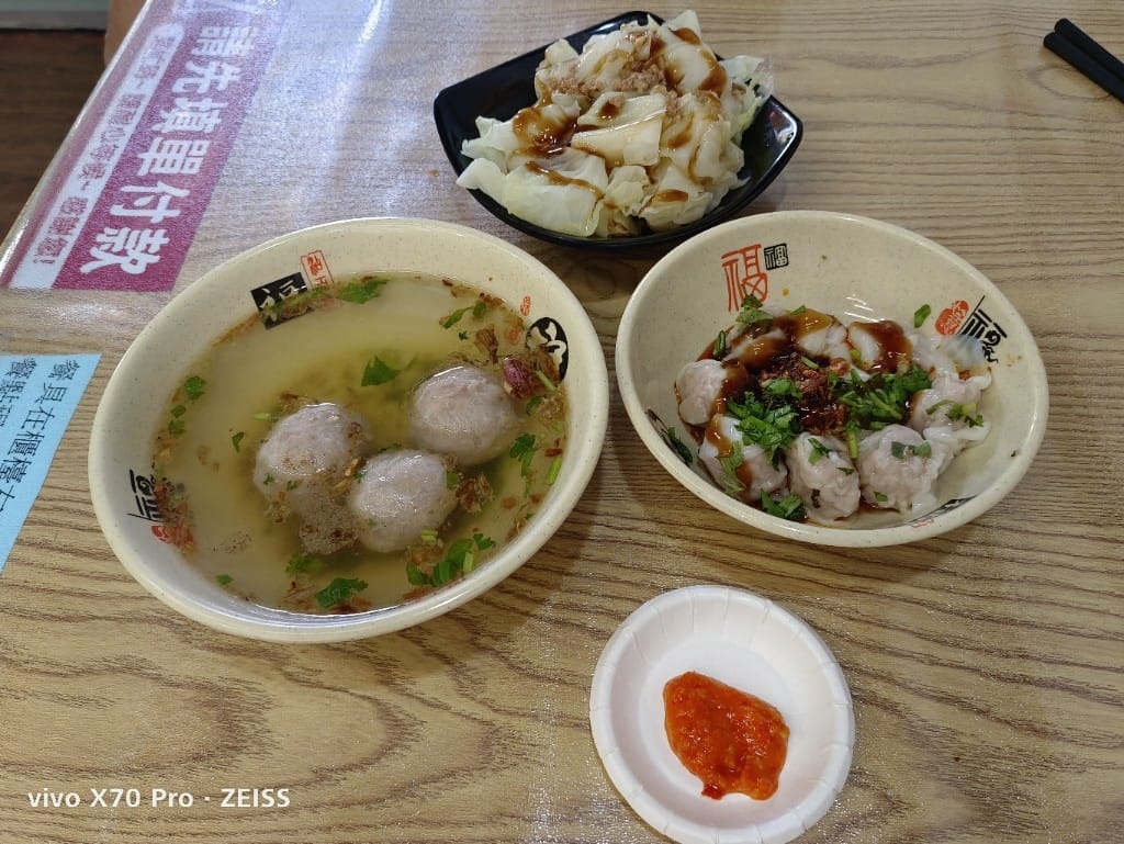 【新莊美食】茶案複合式餐廳，輔大周邊平價古早味複合餐飲🤩