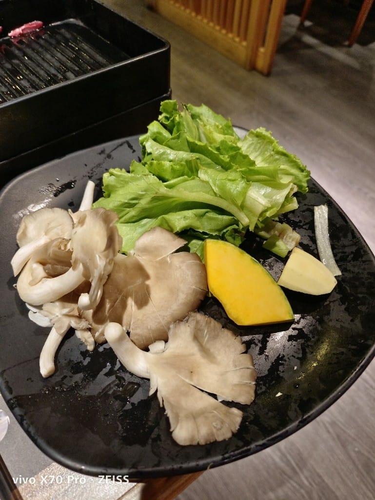 【新莊美食】品鼎殿日式壽喜燒新莊店,竟然有不到$500的壽喜燒吃到飽!! - 第16張圖 【新莊美食】品鼎殿日式壽喜燒新莊店,竟然有不到$500的壽喜燒吃到飽!!