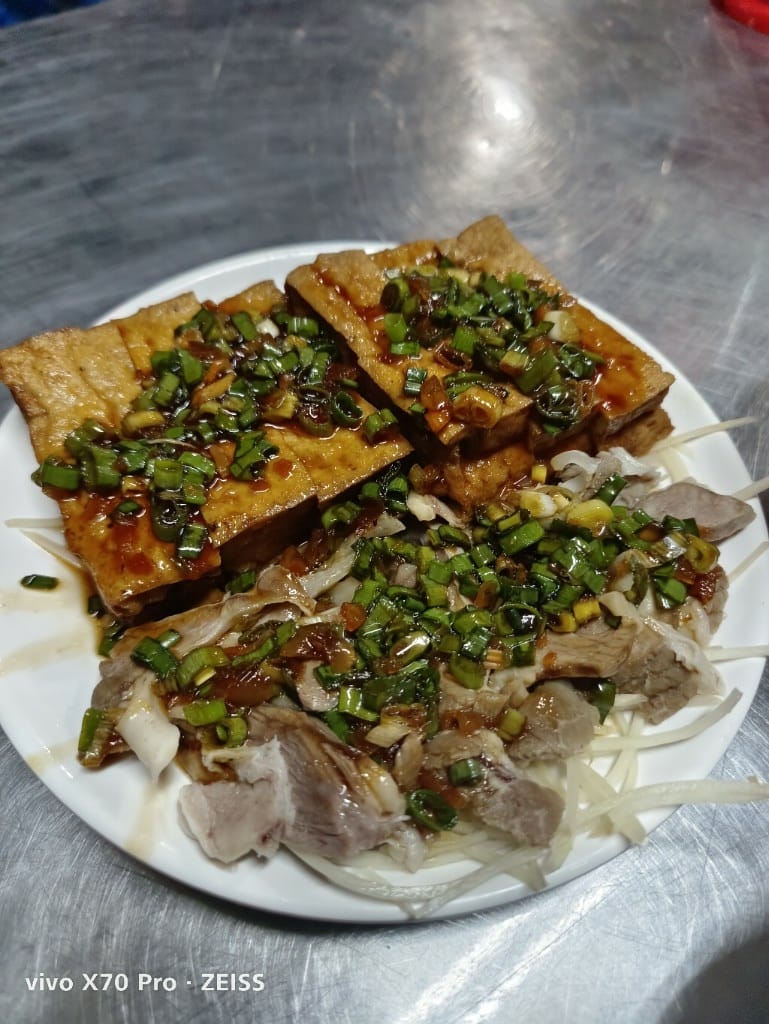 【新莊美食】六皮仔魯肉飯，入口即化不油膩的美味滷肉飯❤️