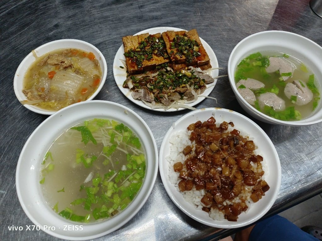 【新莊美食】六皮仔魯肉飯，入口即化不油膩的美味滷肉飯❤️