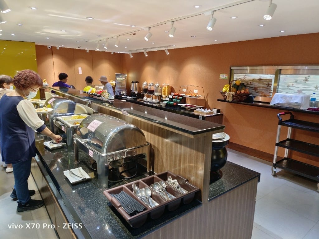 【桃園吃到飽】蜜月世紀大飯店早餐，平日只要$299買一送一吃到飽哦！