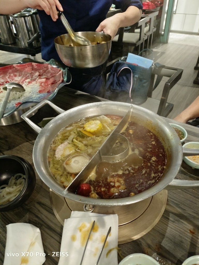 【板橋美食】青花驕麻辣鍋,鴨血豆腐無限吃到飽耶! - 第13張圖 【板橋美食】青花驕麻辣鍋,鴨血豆腐無限吃到飽耶!