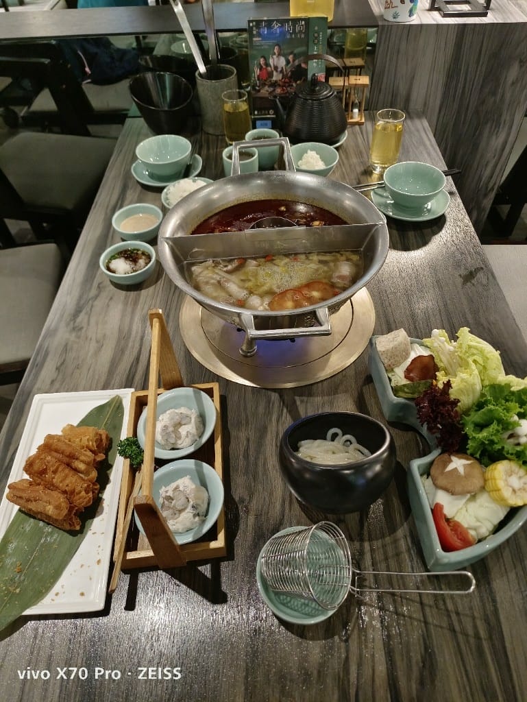 【板橋美食】青花驕麻辣鍋,鴨血豆腐無限吃到飽耶! - 第15張圖 【板橋美食】青花驕麻辣鍋,鴨血豆腐無限吃到飽耶!