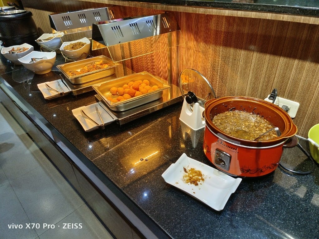【桃園吃到飽】蜜月世紀大飯店早餐，平日只要$299買一送一吃到飽哦！