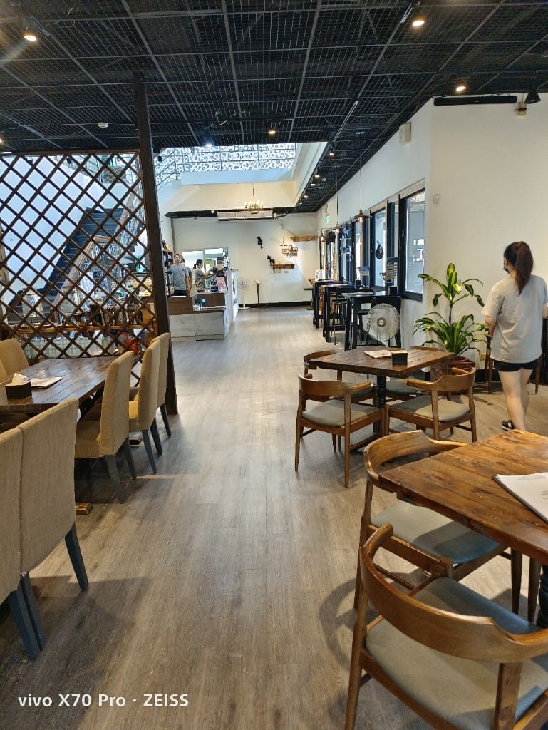 【五股觀音山咖啡】豹豹咖啡_森林館，有豹貓陪伴的森林系咖啡館！
