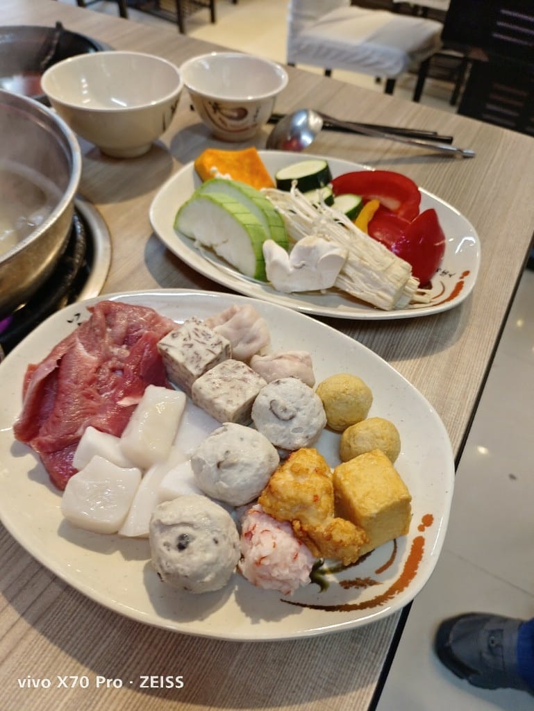 【台北吃到飽】想肉了自助火鍋吃到飽，開幕期間還送石蟳哦❤️