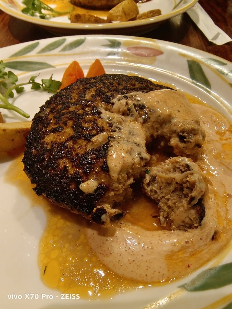 【日本京都美食】Tokura京都三條店,便宜又好吃的爆汁漢堡排❤️ - 第17張圖 【日本京都美食】Tokura京都三條店,便宜又好吃的爆汁漢堡排❤️