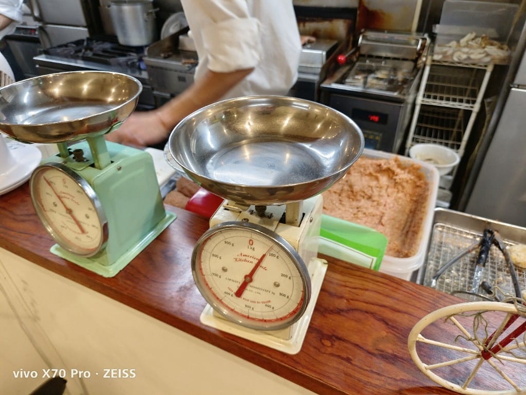 【日本京都美食】Tokura京都三條店,便宜又好吃的爆汁漢堡排❤️ - 第8張圖 【日本京都美食】Tokura京都三條店,便宜又好吃的爆汁漢堡排❤️