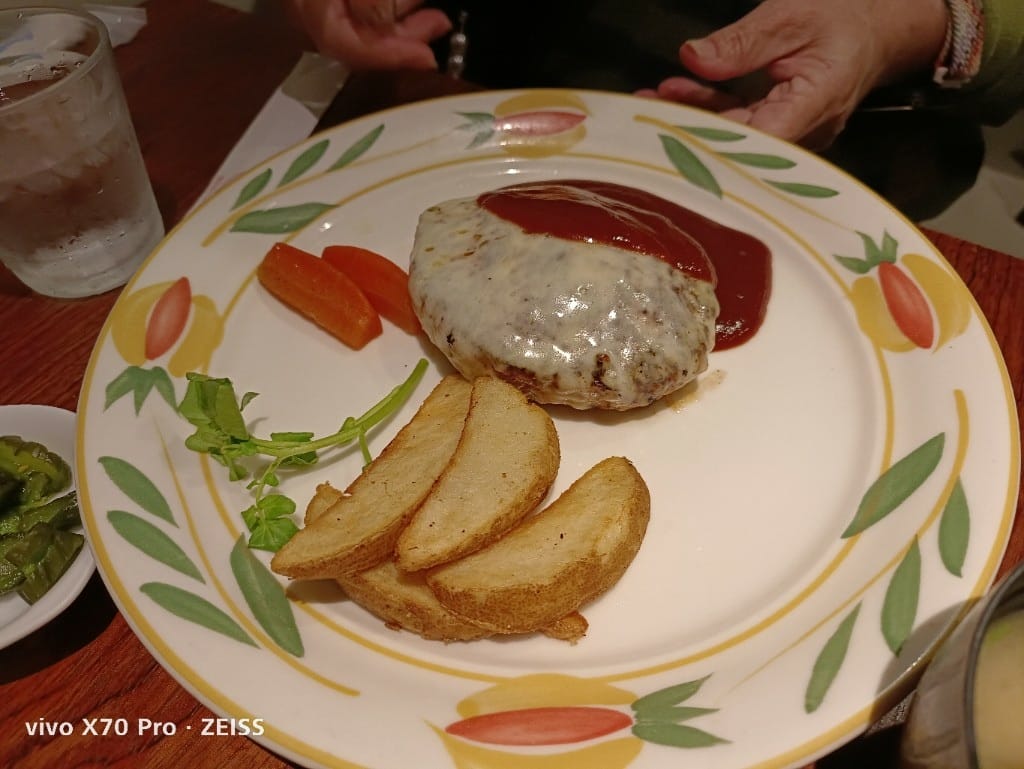 【日本京都美食】Tokura京都三條店,便宜又好吃的爆汁漢堡排❤️ - 第14張圖 【日本京都美食】Tokura京都三條店,便宜又好吃的爆汁漢堡排❤️