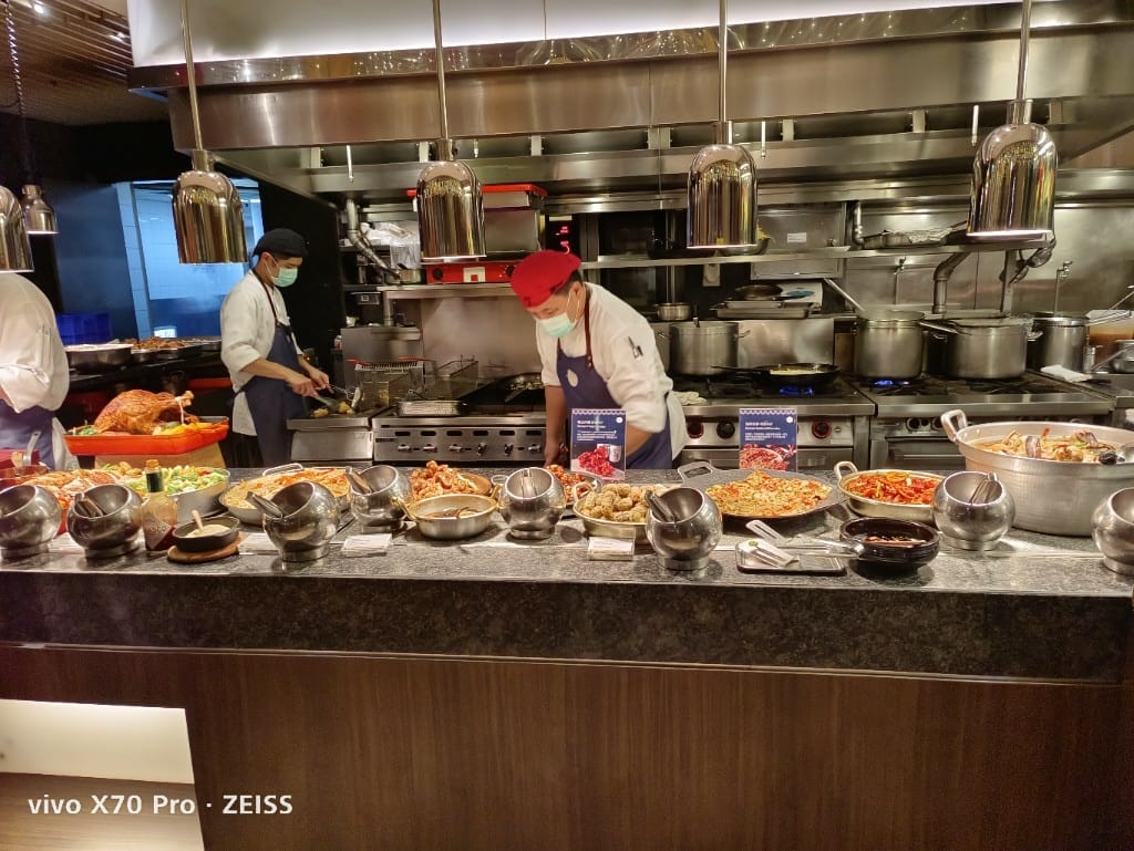 【台北吃到飽】喜來登12廚假晚餐21訪，全新韓流美食買一送一享受松葉蟹吃到飽❤️