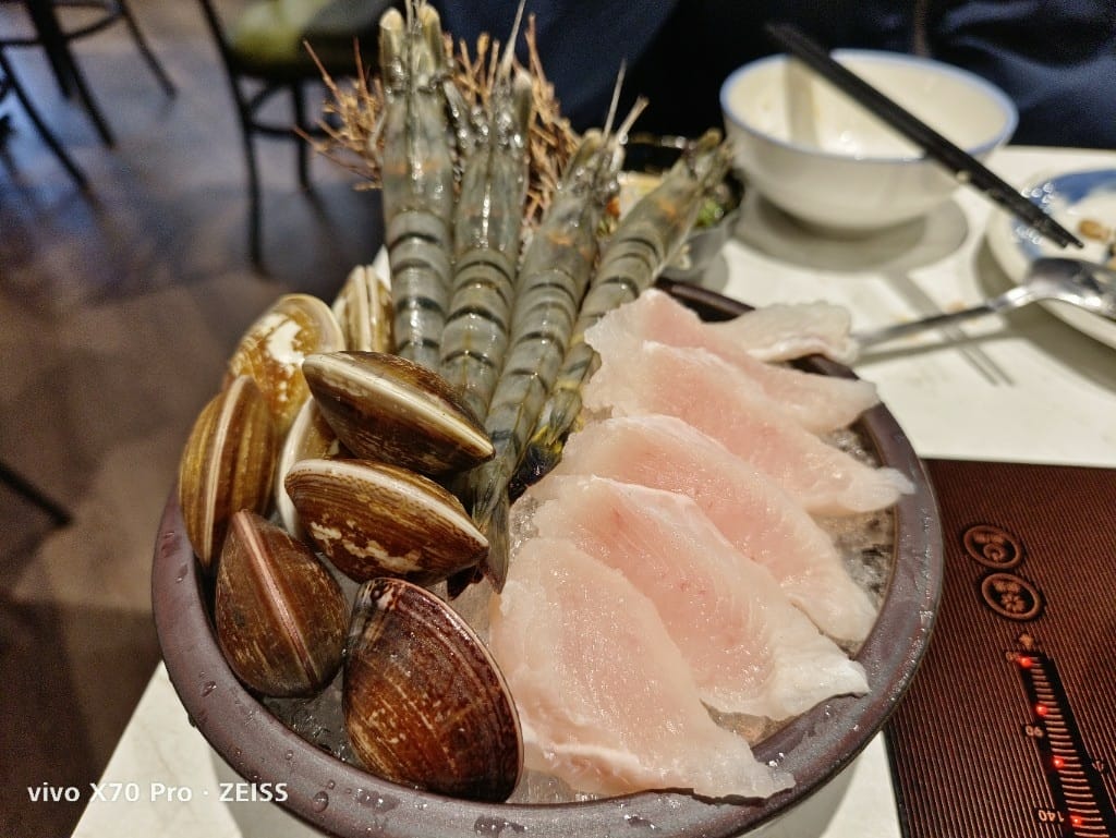【新莊美食】粵榕庄港式麻辣雞煲港式精緻火鍋，一鍋兩吃的港式火鍋
