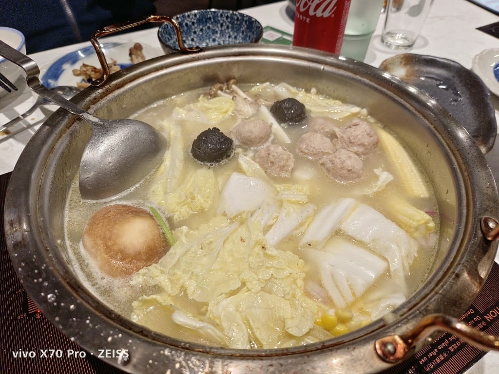 【新莊美食】粵榕庄港式麻辣雞煲港式精緻火鍋，一鍋兩吃的港式火鍋