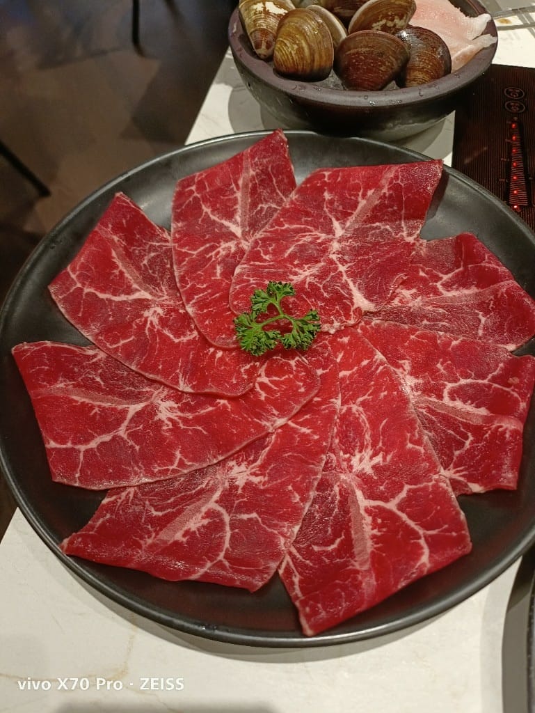 【新莊美食】粵榕庄港式麻辣雞煲港式精緻火鍋，一鍋兩吃的港式火鍋