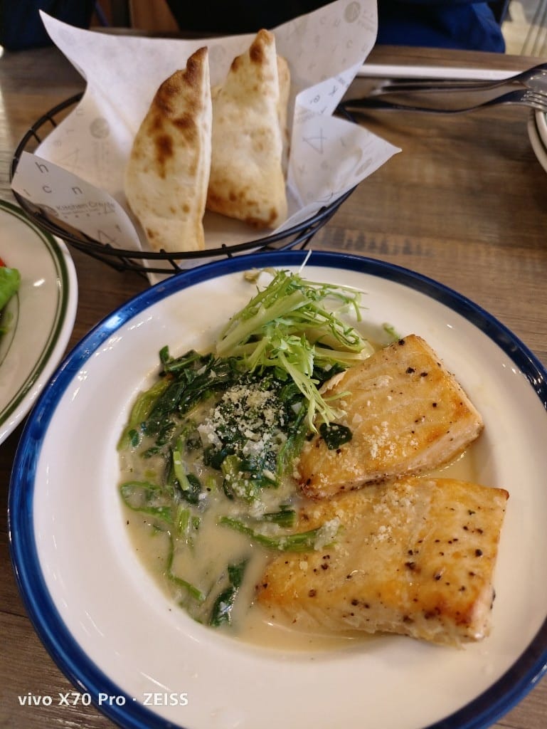 【新莊美食】KitchencreAfe客意直火新莊中原店，美味Pizza&烤雞2訪