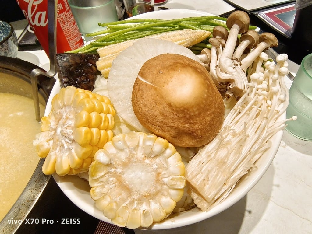 【新莊美食】粵榕庄港式麻辣雞煲港式精緻火鍋，一鍋兩吃的港式火鍋