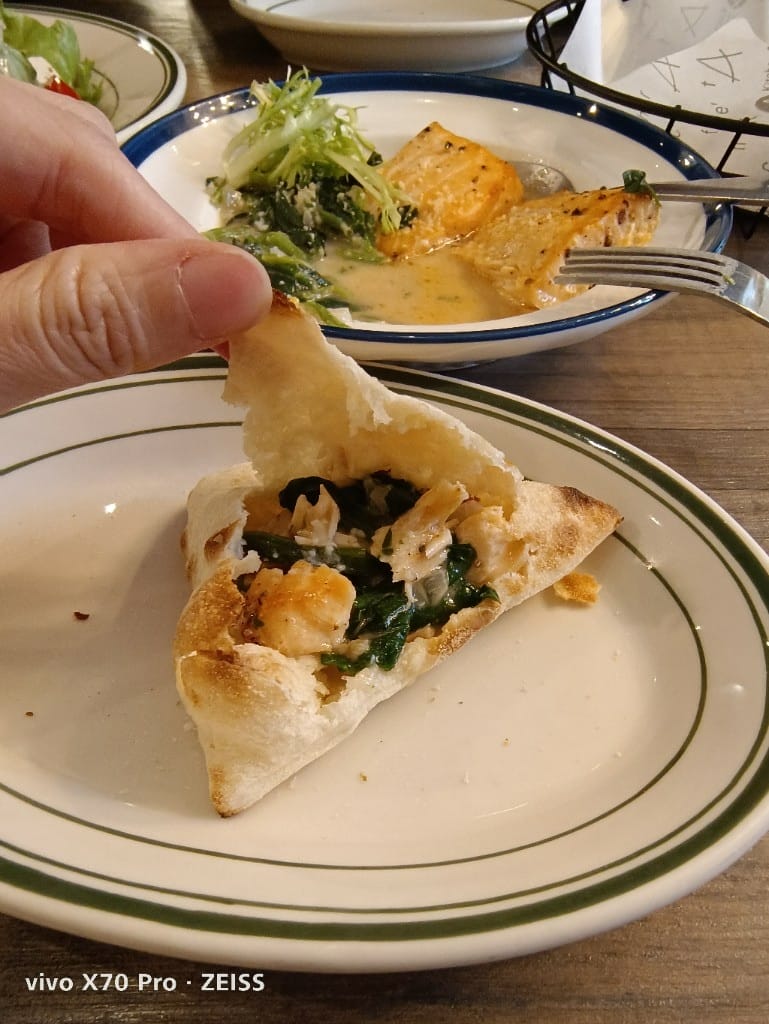 【新莊美食】KitchencreAfe客意直火新莊中原店，美味Pizza&烤雞2訪