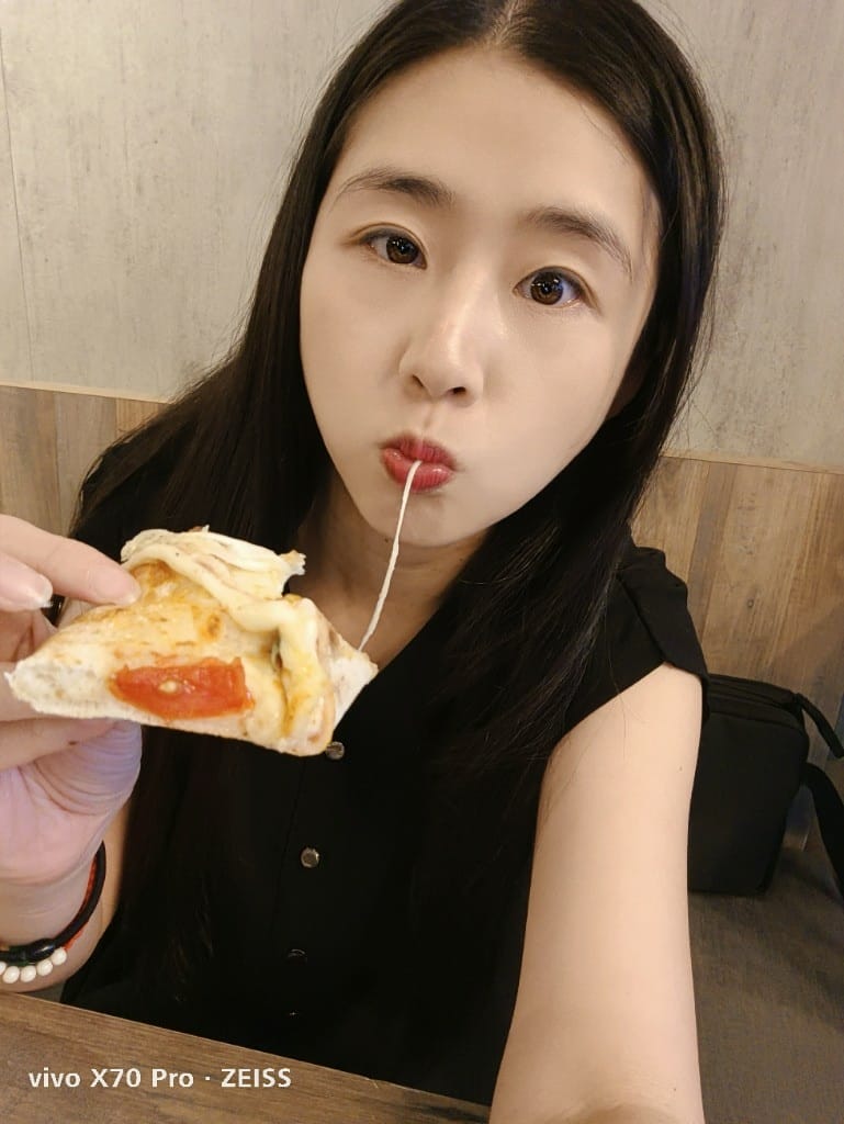【新莊美食】KitchencreAfe客意直火新莊中原店，美味Pizza&烤雞2訪
