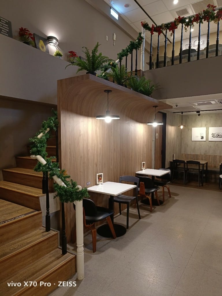 【新莊美食】KitchencreAfe客意直火新莊中原店，美味Pizza&烤雞2訪