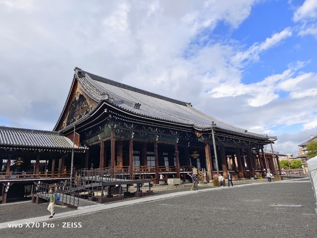 【日本京都旅遊】西本願寺,樹齡200多年的噴水銀杏! - 第4張圖 【日本京都旅遊】西本願寺,樹齡200多年的噴水銀杏!
