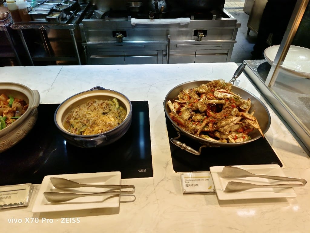 【台北吃到飽】探索廚房平日午餐22訪，半價大嗑冬の和食祭松葉蟹腳吃到飽❤️