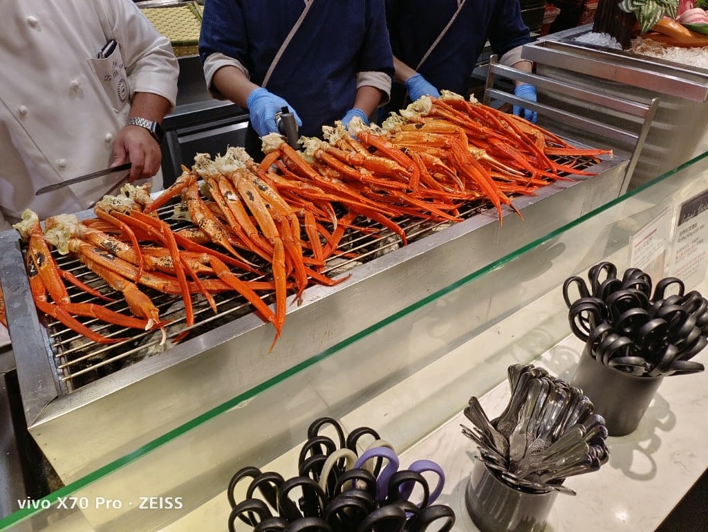 【台北吃到飽】探索廚房平日午餐22訪，半價大嗑冬の和食祭松葉蟹腳吃到飽❤️