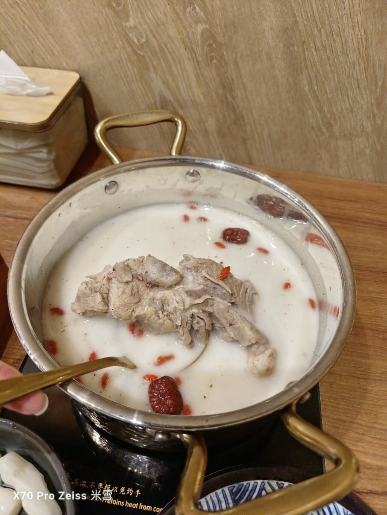 【新莊美食】峰精緻鍋物餐酒，新莊新開的網美火鍋店！
