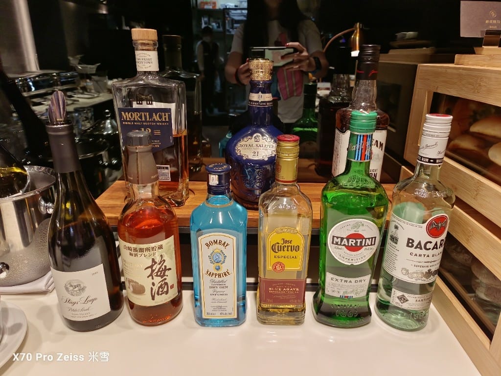 【桃園美食】桃園機場貴賓室VIP LOUNGE，一航星宇、環亞、畢卓樂地