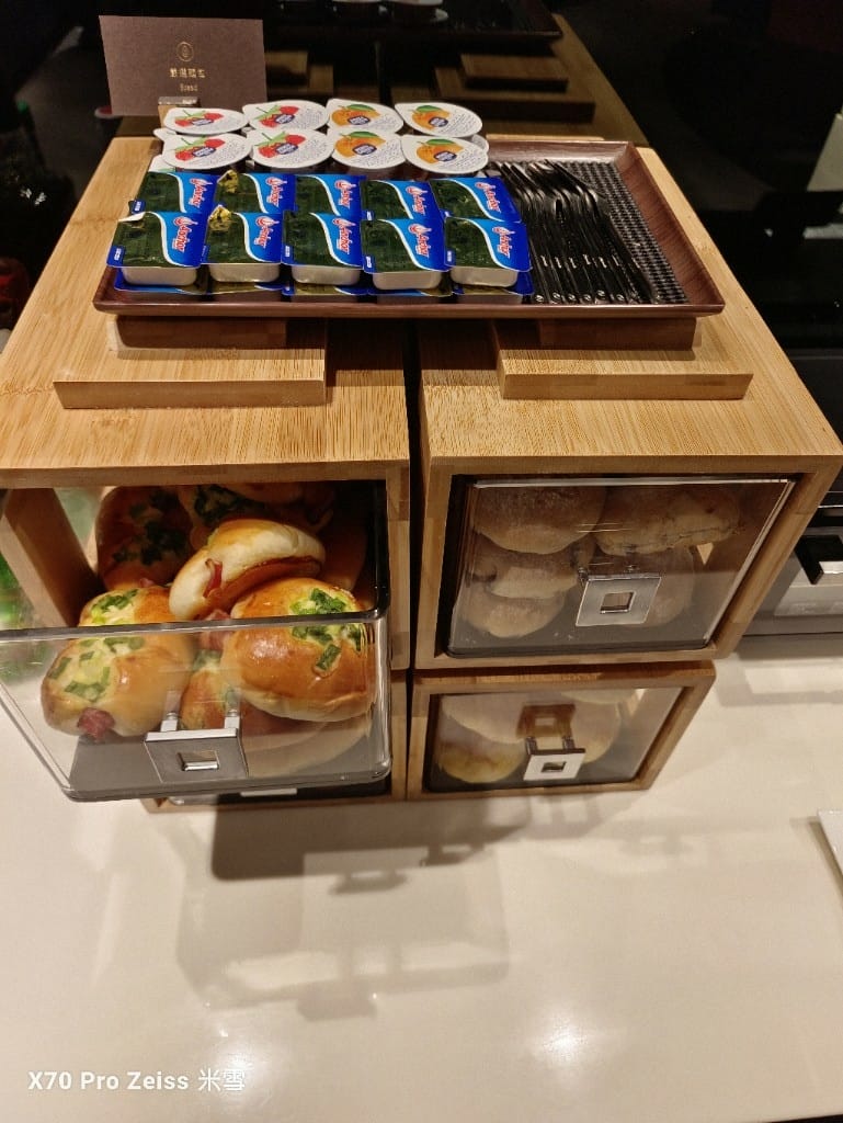 【桃園美食】桃園機場貴賓室VIP LOUNGE，一航星宇、環亞、畢卓樂地