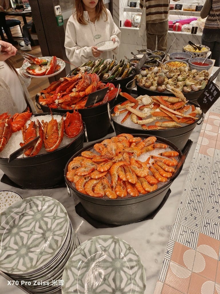 【澳門美食】澳門新濠影匯W酒店HawkerHawker津津Buffet，龍蝦生蠔大自由❤️