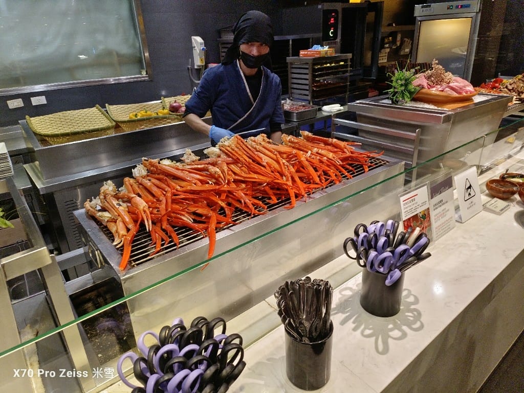 【台北吃到飽】探索廚房平日午餐24訪，半價大嗑冬の和食祭松葉蟹腳吃到飽❤️