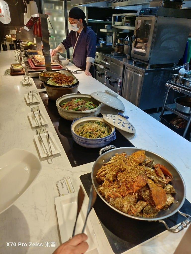 【台北吃到飽】探索廚房平日午餐24訪，半價大嗑冬の和食祭松葉蟹腳吃到飽❤️