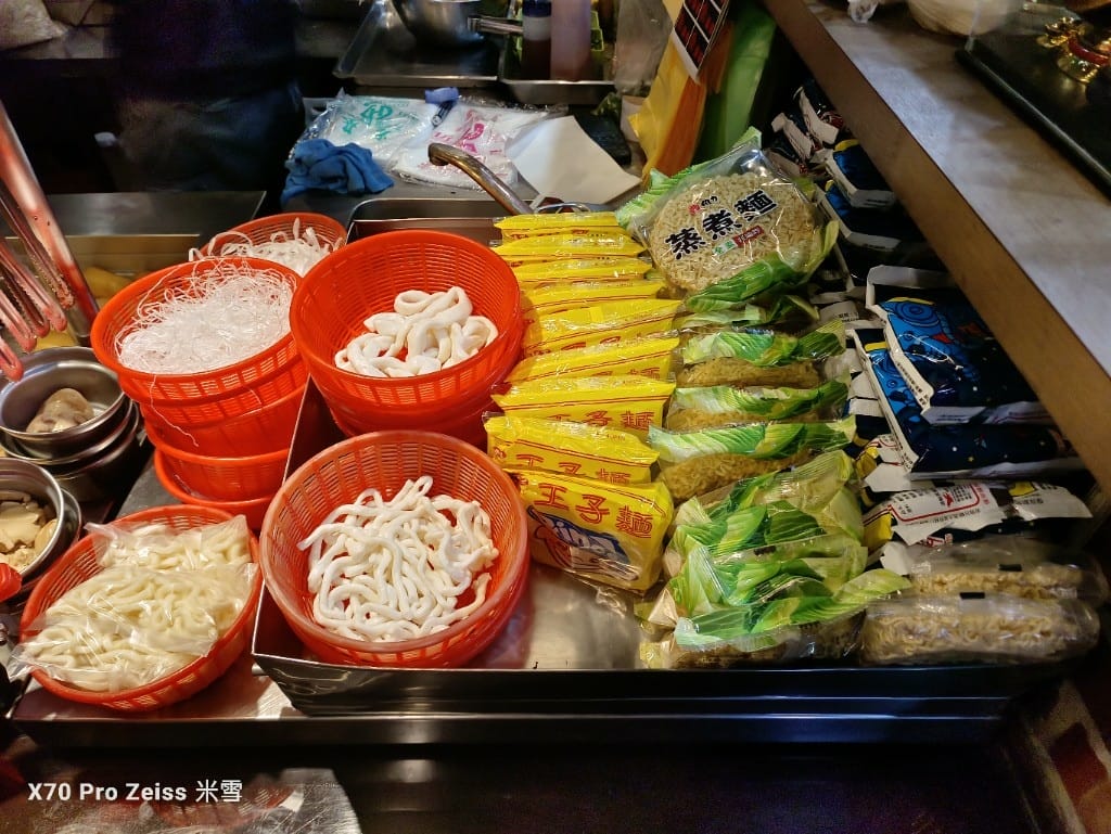 【新莊美食】徐家滷味新莊總店，久沒吃會想念的加熱滷味❤️