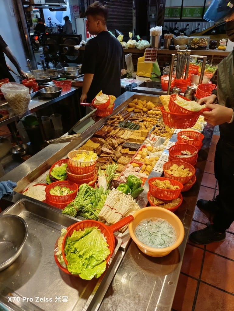 【新莊美食】徐家滷味新莊總店，久沒吃會想念的加熱滷味❤️