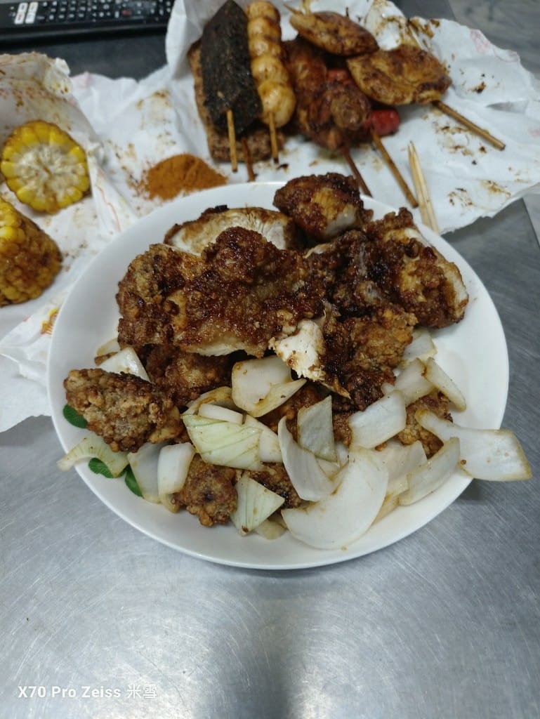 【新莊美食】後港炭烤鷄排，一吃上癮的超香烤醬❤️