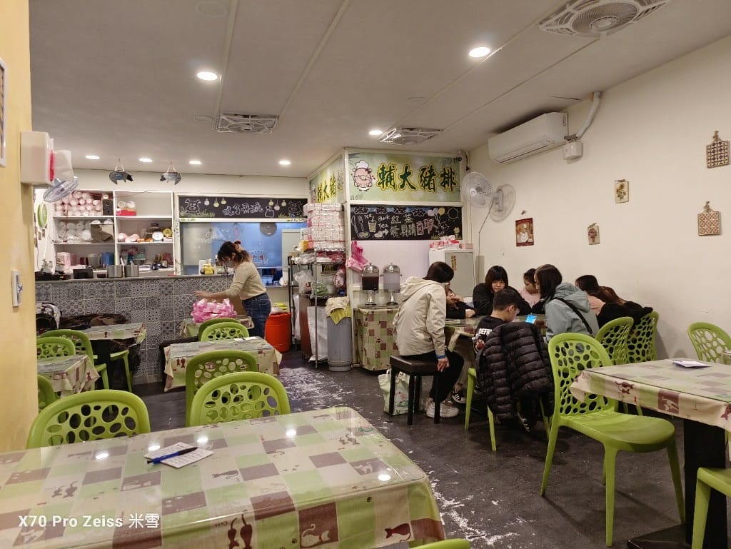 【新莊美食】陶花園輔大豬排，再訪隱藏在花店裡的比臉大豬排❤️