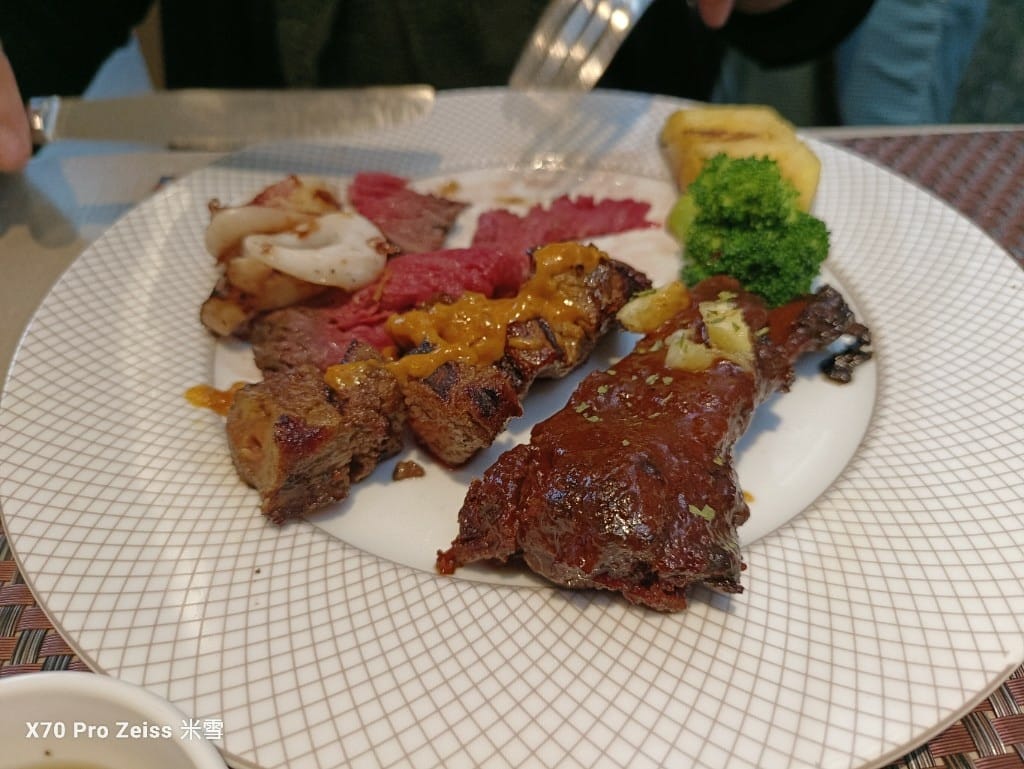 【台北吃到飽】香格里拉遠企CAFE11訪，平日午餐買一送一❤️