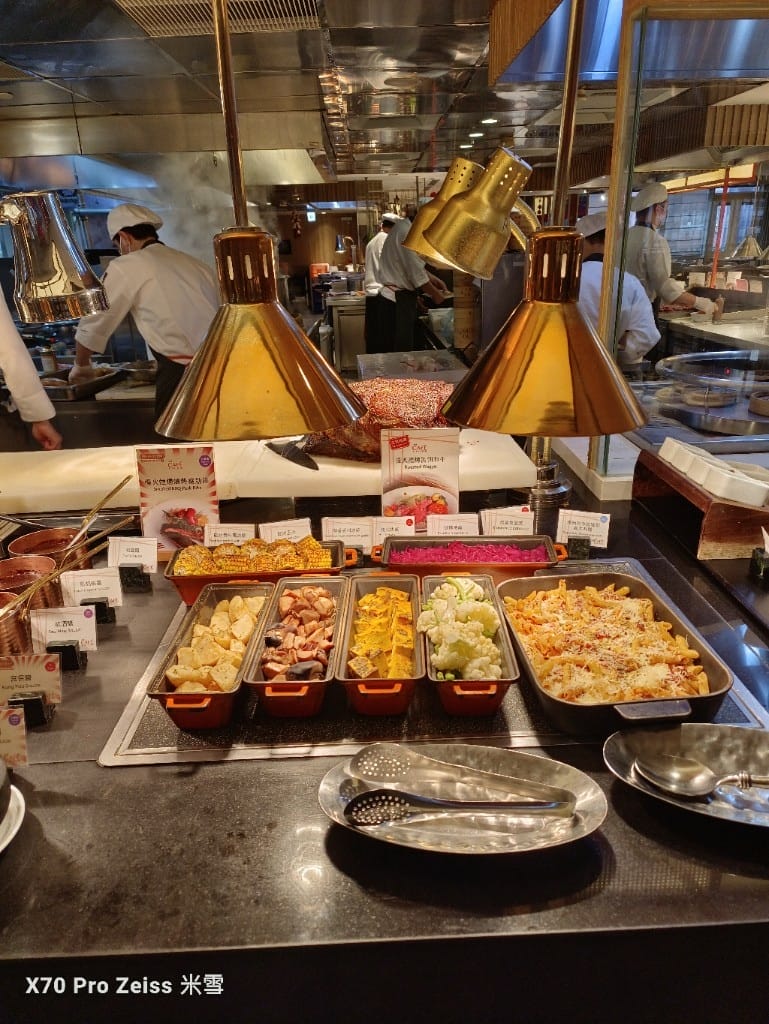 【台北吃到飽】香格里拉遠企CAFE11訪，平日午餐買一送一❤️