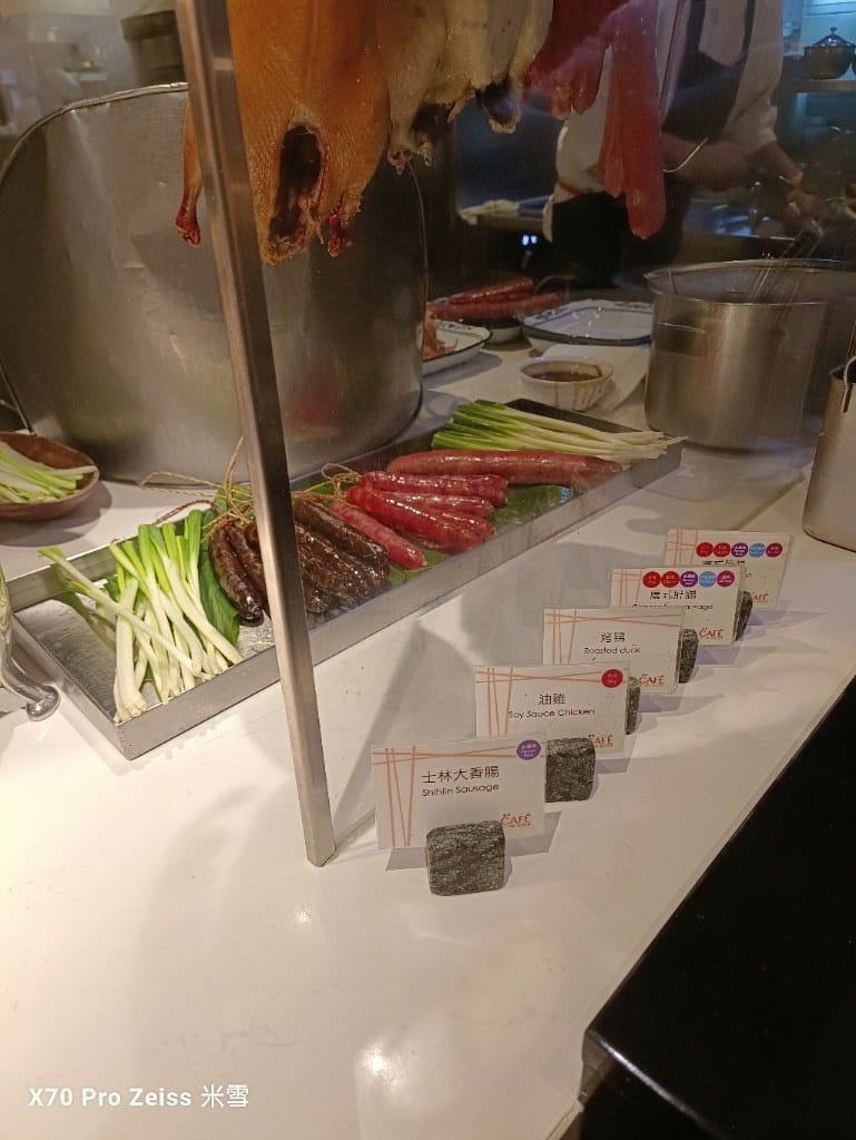 【台北吃到飽】香格里拉遠企CAFE11訪，平日午餐買一送一❤️