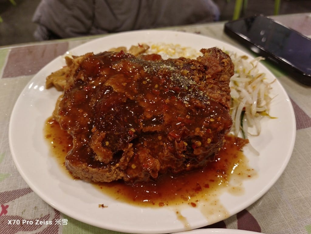 【新莊美食】陶花園輔大豬排，再訪隱藏在花店裡的比臉大豬排❤️
