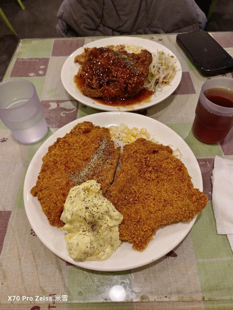 【新莊美食】陶花園輔大豬排，再訪隱藏在花店裡的比臉大豬排❤️