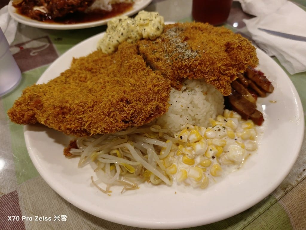 【新莊美食】陶花園輔大豬排，再訪隱藏在花店裡的比臉大豬排❤️